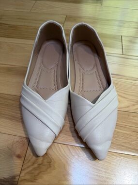 Women's Pointed Toe Ballet Flats in Light Beige